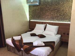 Отель Family Hotel Kontesa Лозенец Двухместный номер с 1 кроватью или 2 отдельными кроватями-1